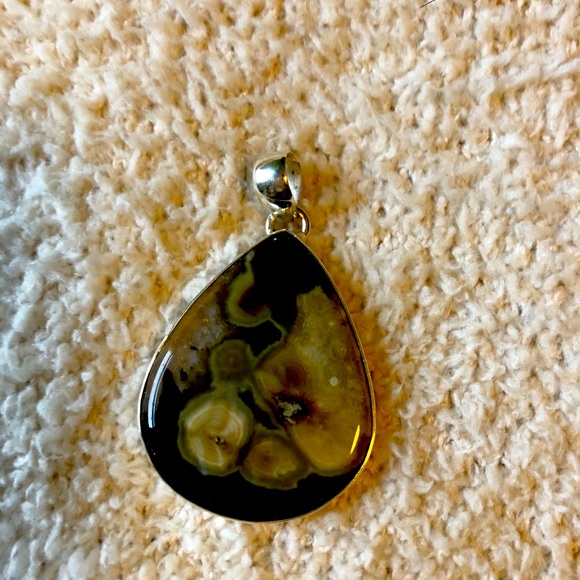 Pendant - Picture 1 of 1